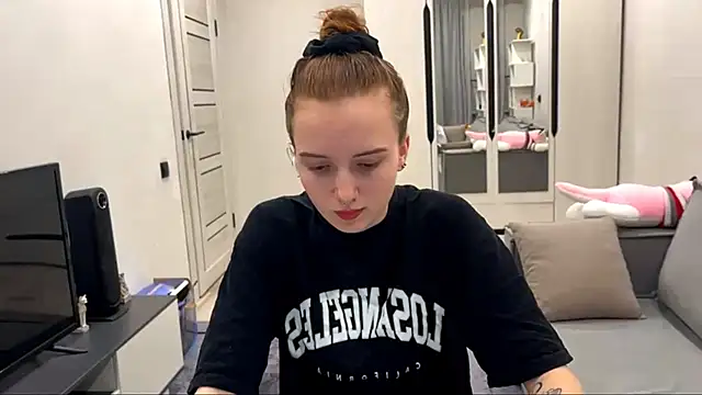 IgnaciaNeal online show from February 2, 2026, 1:32 pm