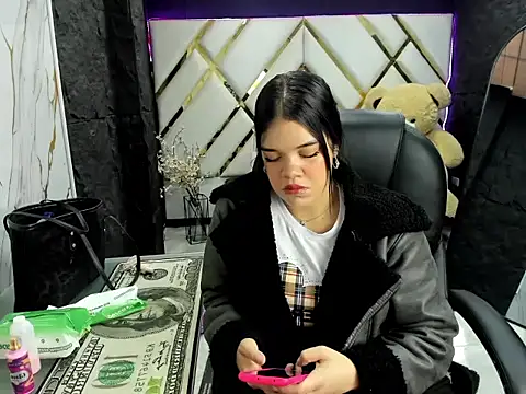  EmilySquirt online show from March 4, 2026, 1:28 pm