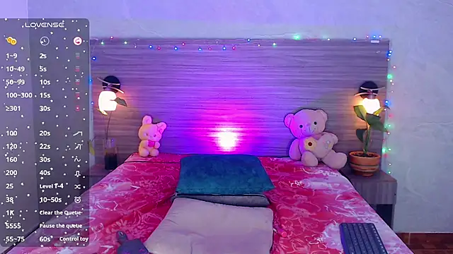 Snapshot of Sophia_Valentina chatting on July 1, 2026, 4:36 am Sophia Valentina online show from July 1, 2026, 4:36 am