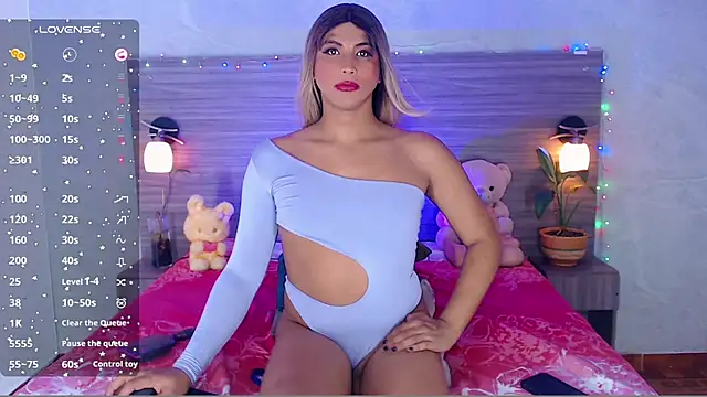 Snapshot of Sophia_Valentina chatting on July 7, 2026, 6:47 am Sophia Valentina online show from July 7, 2026, 6:47 am