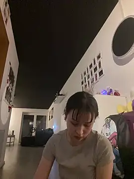 Just-Lilly online show from July 7, 2026, 9:19 pm