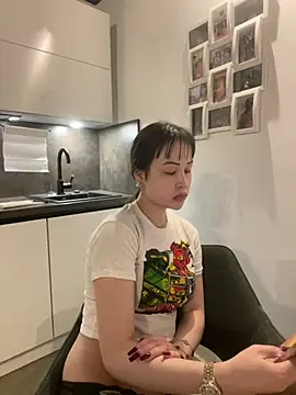 Just-Lilly online show from July 10, 2026, 7:49 pm