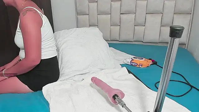 Snapshot of sara_hot_3 chatting on February 6, 2026, 12:19 pm sara hot 3 online show from February 6, 2026, 12:19 pm