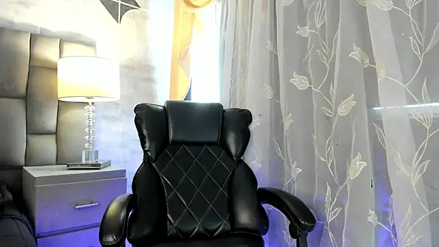 CarolineFyre online show from May 1, 2026, 2:10 pm