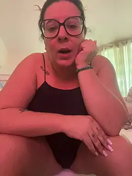 Snapshot of JasmineGlow7 chatting on February 20, 2026, 11:43 am JasmineGlow7 online show from February 20, 2026, 11:43 am