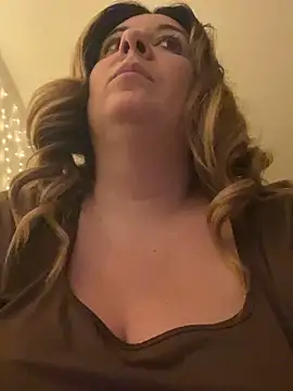 Snapshot of JasmineGlow7 chatting on March 4, 2026, 10:27 pm JasmineGlow7 online show from March 4, 2026, 10:27 pm