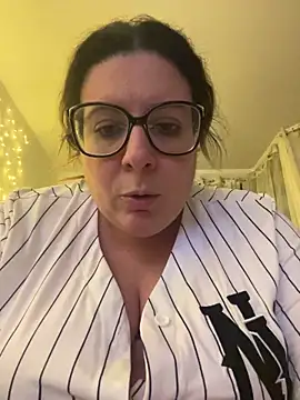 Snapshot of JasmineGlow7 chatting on March 29, 2026, 10:21 pm JasmineGlow7 online show from March 29, 2026, 10:21 pm