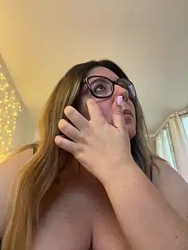 JasmineGlow7 online show from May 5, 2026, 1:08 pm