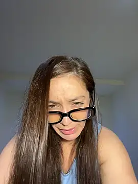 Emmablue10 online show from February 5, 2026, 1:43 am