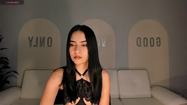 LucieMartin online show from May 1, 2026, 7:40 pm