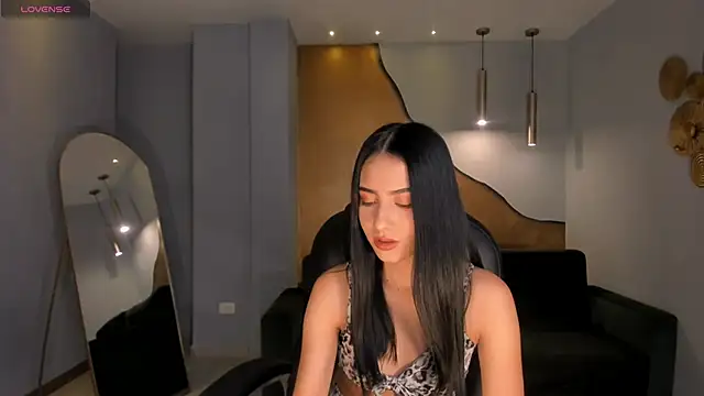 LucieMartin online show from May 4, 2026, 7:32 pm