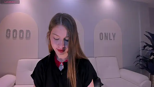 IsabellaMorettiX online show from May 8, 2026, 3:56 am