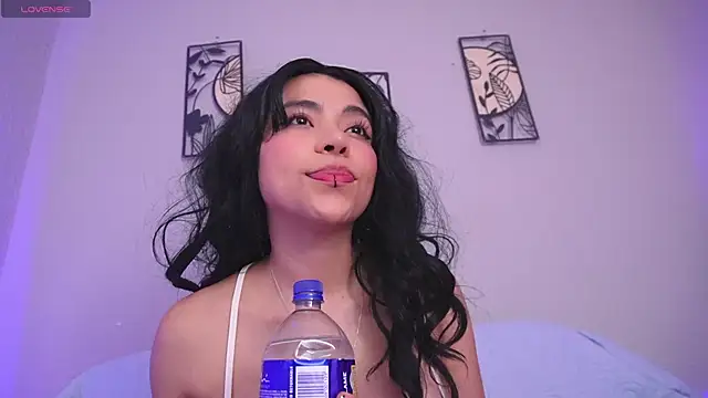 loveegirll1 online show from April 29, 2026, 2:48 am