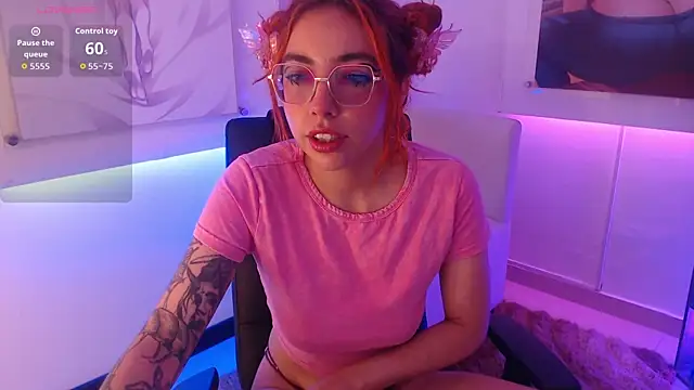 Snapshot of mere_in_redd chatting on July 2, 2026, 12:11 pm mere in redd online show from July 2, 2026, 12:11 pm