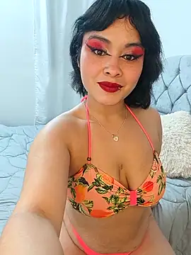 zoe love18 online show from April 25, 2026, 4:48 am