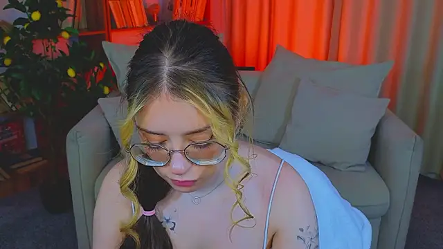 kate  rIna online show from March 19, 2026, 2:04 am