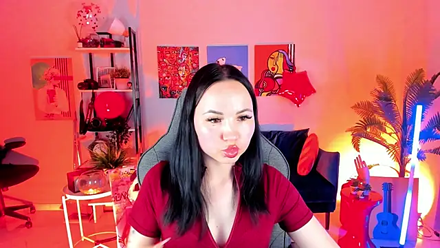 SophiaTurner online show from February 16, 2026, 4:36 pm