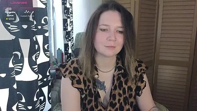 Snapshot of Ozalin_ chatting on June 19, 2026, 1:26 pm Ozalin online show from June 19, 2026, 1:26 pm