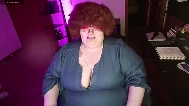 Snapshot of RileySynn chatting on April 19, 2026, 6:02 am RileySynn online show from April 19, 2026, 6:02 am