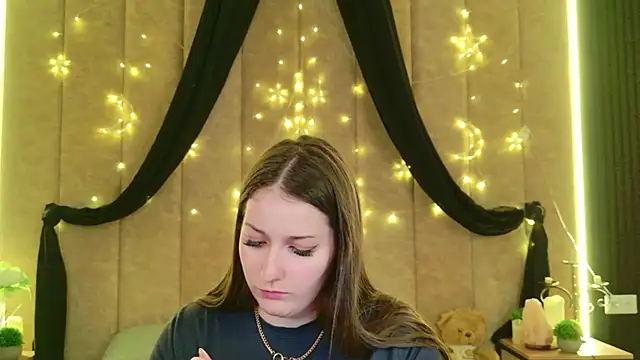 Snapshot of Anora_Mills chatting on March 25, 2026, 7:58 am Anora Mills online show from March 25, 2026, 7:58 am