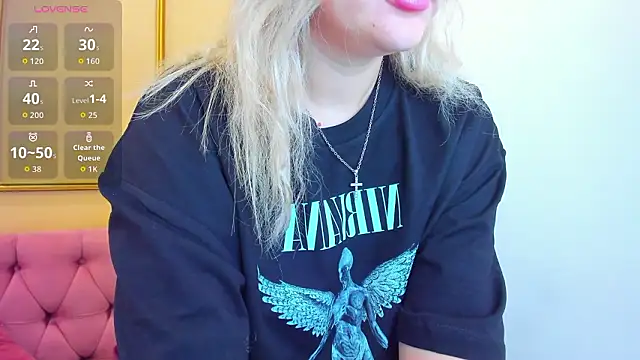 KatieBlossom  online show from February 4, 2026, 1:33 am