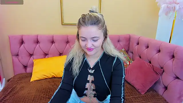 KatieBlossom  online show from February 5, 2026, 1:32 am