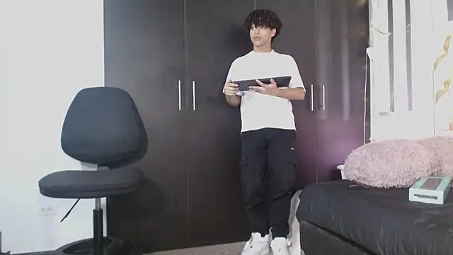 ian smith  online show from February 18, 2026, 12:01 pm