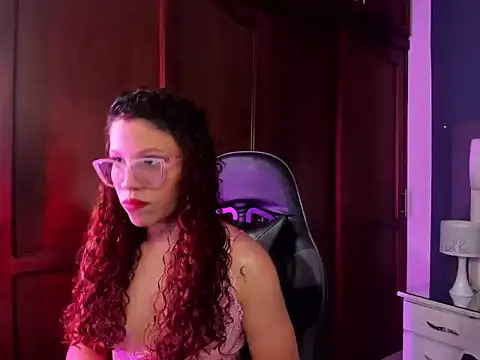 RED VIOLETH online show from August 6, 2026, 11:06 pm