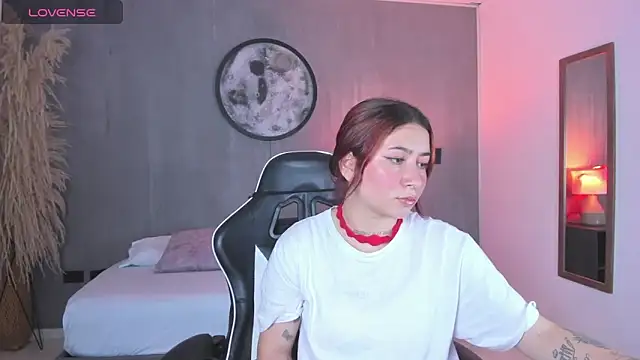 Snapshot of charlottee27_ chatting on February 15, 2026, 2:08 am charlottee27 online show from February 15, 2026, 2:08 am