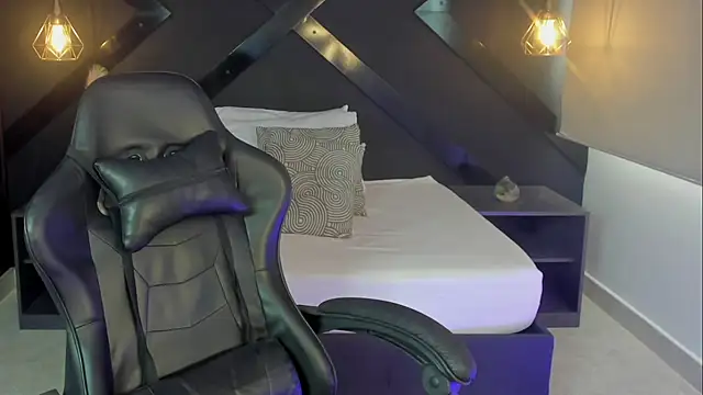 Snapshot of charlottee27_ chatting on February 28, 2026, 7:48 pm charlottee27 online show from February 28, 2026, 7:48 pm