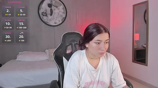 Snapshot of charlottee27_ chatting on March 1, 2026, 7:54 am charlottee27 online show from March 1, 2026, 7:54 am