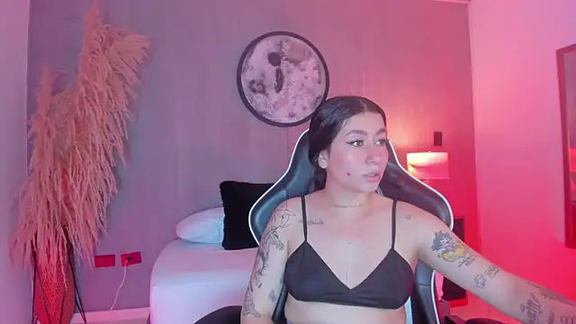 charlottee27  online show from May 23, 2026, 2:28 am