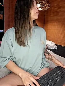 Ana-Spencer online show from May 6, 2026, 1:25 am