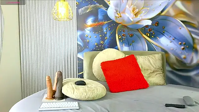 nylaroyale cr online show from June 17, 2026, 8:21 pm