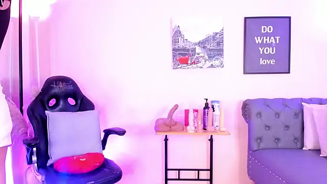 victoriazans online show from August 4, 2026, 11:57 am