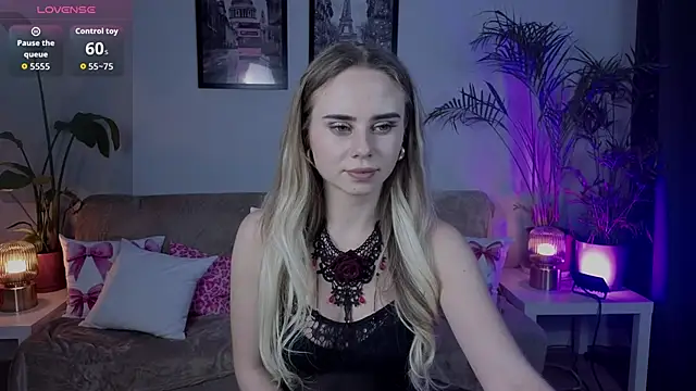   ESTELLE   online show from February 5, 2026, 3:49 pm