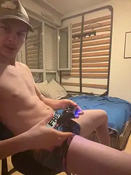 Snapshot of leh31l chatting on February 19, 2026, 6:37 pm leh31l online show from February 19, 2026, 6:37 pm