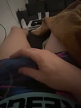 Snapshot of leh31l chatting on March 21, 2026, 10:24 pm leh31l online show from March 21, 2026, 10:24 pm