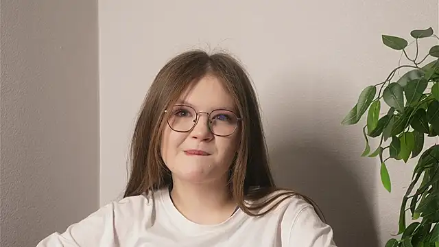 AlyceThoeny online show from February 6, 2026, 2:42 pm