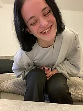 LeonieClaire online show from February 17, 2026, 4:24 pm