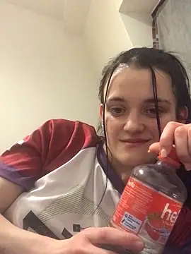 LeonieClaire online show from March 18, 2026, 6:11 pm