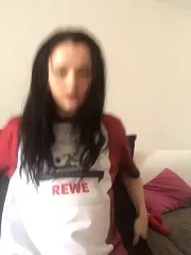 LeonieClaire online show from March 20, 2026, 11:04 am