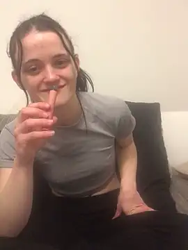 LeonieClaire online show from March 23, 2026, 6:12 pm