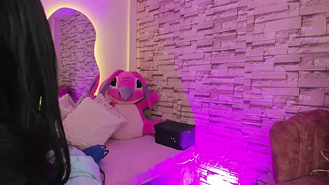 Elarossie online show from March 24, 2026, 1:21 am