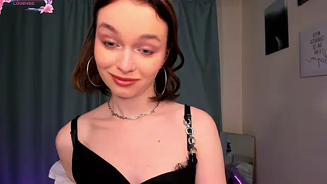 LillianPerry online show from February 15, 2026, 8:16 pm