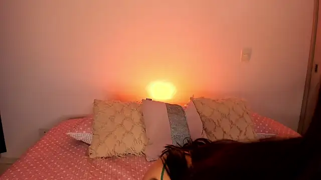 valeriekhaleesi online show from May 7, 2026, 3:01 am