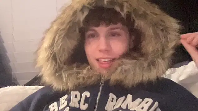 skinnytwinkk online show from February 6, 2026, 3:22 am