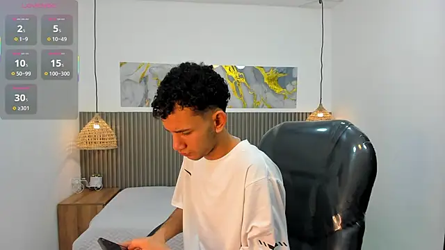 JDWhite18 online show from June 12, 2026, 3:49 am