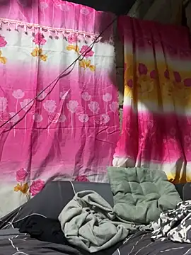 Queen-barbie online show from February 17, 2026, 6:58 pm