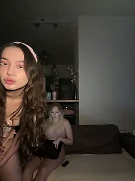 RollDollsi online show from February 19, 2026, 6:09 am